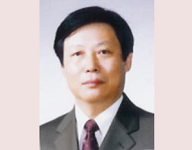 최 홍 근 / 영암읍 교동리 출생 / 전남일보 신춘문예 소설 당선 /  전 서울 월정초등학교 교장 / 한국초등학교 골프연맹 이사   및 심판위원