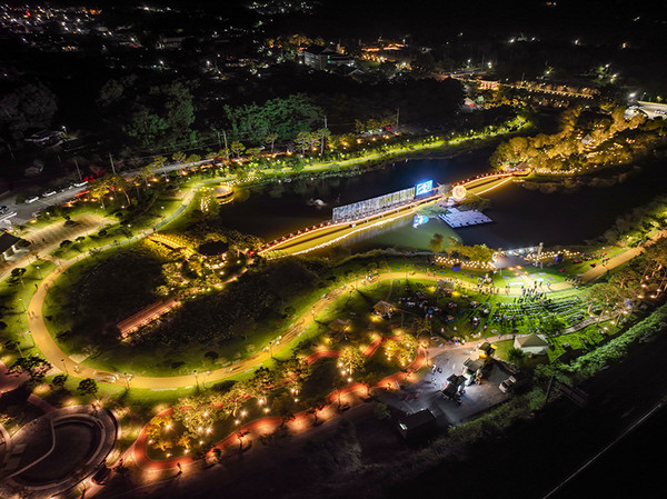 지난해 왕인문화축제를 앞두고 16억9천500여만 원을 들여 추진된 구림 상대포역사공원의 경관조명사업이 입찰방식을 둘러싼 특혜논란으로 뒤늦게 입살에 오르고 있다.