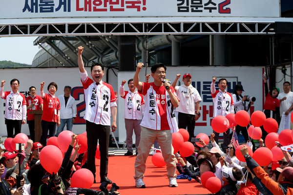 기호2번 국민의힘 김문수 대통령후보가 유세를 벌이는 모습.