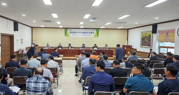 현 경찰서 신축 이전사업이 본격 추진되고 있는 가운데 이전부지 활용에 대한 토론회가 24일 영암읍 행정복지센터에서 전문가와 주민들이 참석한 가운데 열렸다.