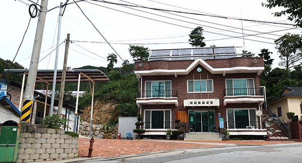 2018년 리모델링된 스마트마을회관은 지금도 마을 주민들의 사랑방 역할을 하고 있으며, 각종 모임과 행사, 소통의 공간으로 활용되고 있다.