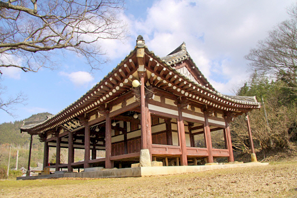 일제강점기 영암 청년들이 항일정신을 교육하고 만세운동을 기획했던 덕진면 영보리 영보정. 일제강점기 때 영암 농민들과 청년들은 영보정 뒷산 형제봉에 모여 만세운동을 펼쳤다.